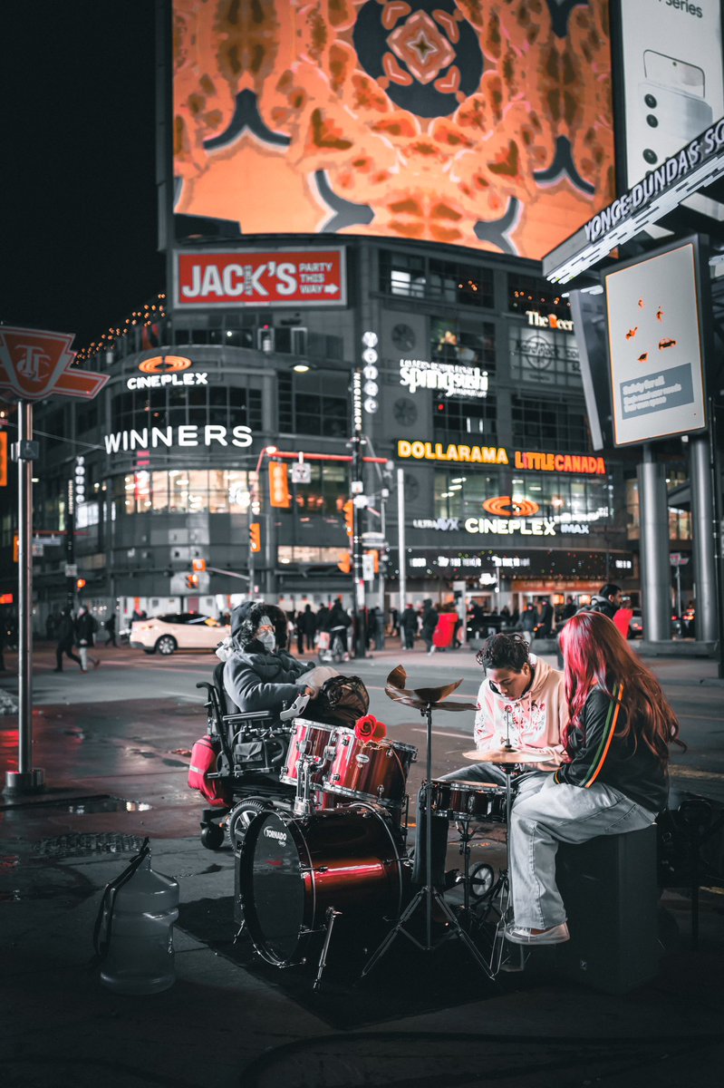 🖼️: “Urban Rhythm Vignettes”
📅: February 23rd, 2024
🗺️: #YongeStreet #DundasSquare #Toronto #Ontario #Canada 
📸: #Fujifilm #XT5 #Fuji23mmf14wr #fuji23mm
🎞️: 1/500, f1.4, ISO 5000
.
.
.
.
🏷️: #streetphotography #streetphoto #photography #streetlife #travel #city…