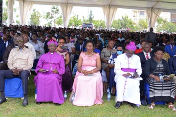 Empikahoona's tweet photo. A total of 1,470 grandaunts have been conferred diplomas, degrees, masters, and PhDs @MbararaUST at the #30thMUSTGrad ceremony. Of the 1470 graduates, 886 are males and 584 are females.
Details in our news bulletin.
@Empikahoona Live #Updates https://t.co/Esu5L6xA7M