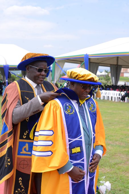 Empikahoona's tweet photo. A total of 1,470 grandaunts have been conferred diplomas, degrees, masters, and PhDs @MbararaUST at the #30thMUSTGrad ceremony. Of the 1470 graduates, 886 are males and 584 are females.
Details in our news bulletin.
@Empikahoona Live #Updates https://t.co/Esu5L6xA7M