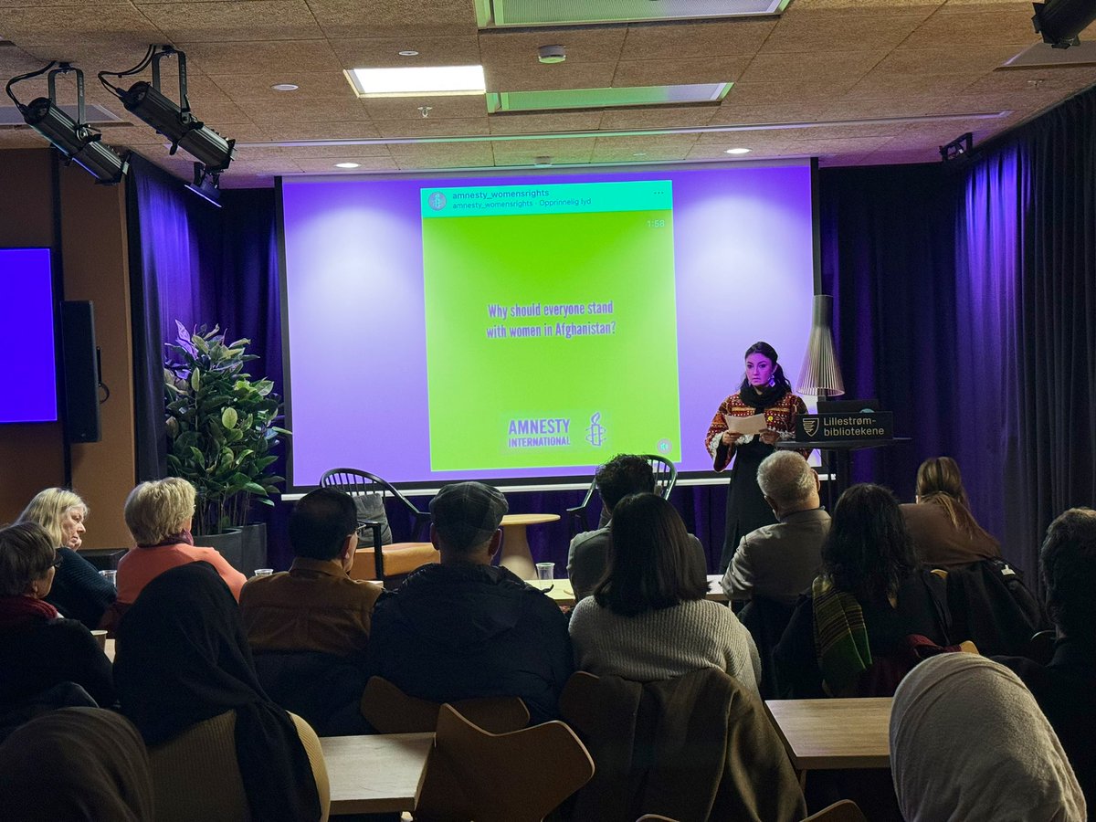 من به نمایندگی از عفو بین الملل ناروی <a href="/Amnesty_Norge/">Amnesty Norway</a> درسمیناری که کتابخانه عامه ناروی وچند انجمن گفتمان برگزار نموده بودند،درمورد وضیعت زنان تحت رژیم سرکوب‌گر طالبان وحمایت عفوبین الملل ازحقوق زنان درافغانستان صحبت نمودم.
<a href="/Nafisa_Amini/">Nafisa Amini نفیسه امینی</a>  رئیس گروه حقوق بشری زنان عفوبین الملل ناروی