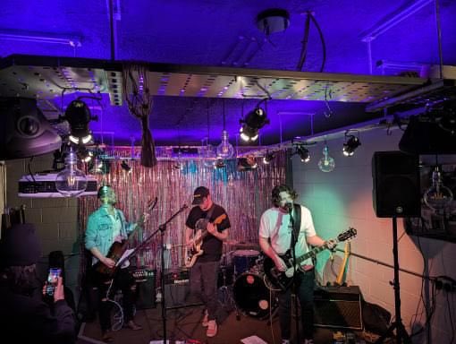 Gigging - more to come 🖤🤍