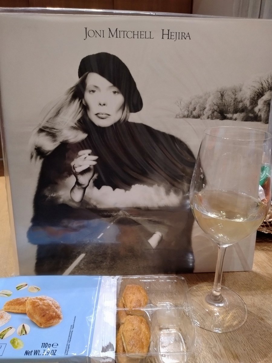 nookada's tweet image. 観梅後、帰宅しての本日の盤酌
#JoniMitchell #hejira #白ワイン