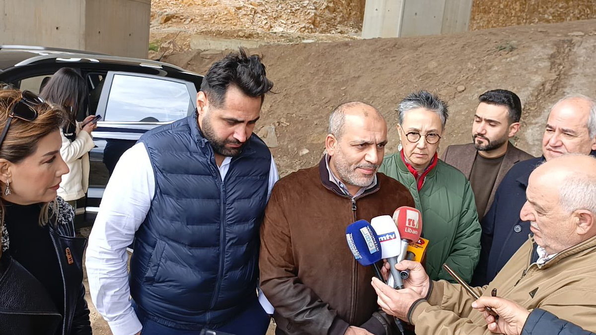 كخطوة اولى للبدء بمسيرة محاسبة المقصرين في ادارة المرافق العامة والطرقات، ولاهمية طريق #ضهر_البيدر وما يتعرض له من انهيارات بسبب تردي الصيانة وقلة الاهتمام. 
عقد مجموعة من #نواب_التغيير مؤتمر صحفياً صباح اليوم السبت ٢٤-٢-٢٠٢٤ امام #جسر_النملية حيث مواقع الانهيارات والتصدعات،