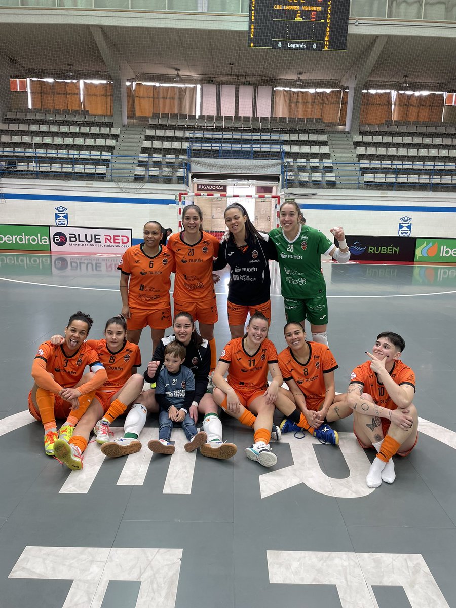 ¡Costó arrancar pero juntas somos fuertes siempre! Venimos con la victoria de Leganés 🚌🧡🔥 ⚽️ Cris, Antía, Dany(2), Patri #futsal #burelafs #futsalrfef #futsalfem #futsalfemenino #rfef #primeradivisioniberdrola @FutSalRFEF