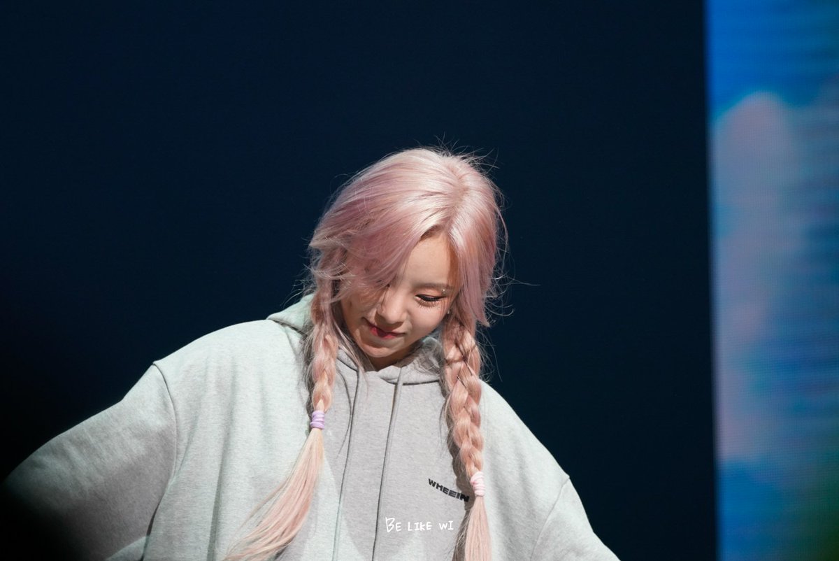 BELIKEWI_0417's tweet photo. 240224 WHEEIN SOLO CONCERT 휘인 솔로 콘서트

아 모르겠어요 고화질로 가져올게요

#마마무 #휘인 #MAMAMOO #WHEEIN https://t.co/sXkPFVuSm6