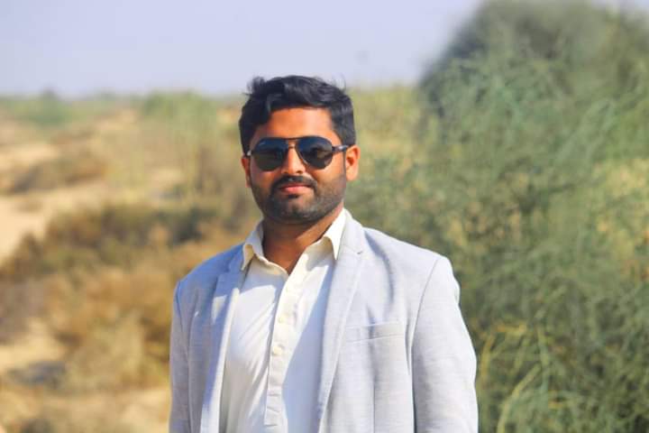 زندگی آسان نہیں ہوتی اُسے آسان بنانا پڑتا ہے، کچھ صبر کر کے، کچھ برداشت کر کے اور بہت کچھ نظرانداز کر کے 🤍🙂