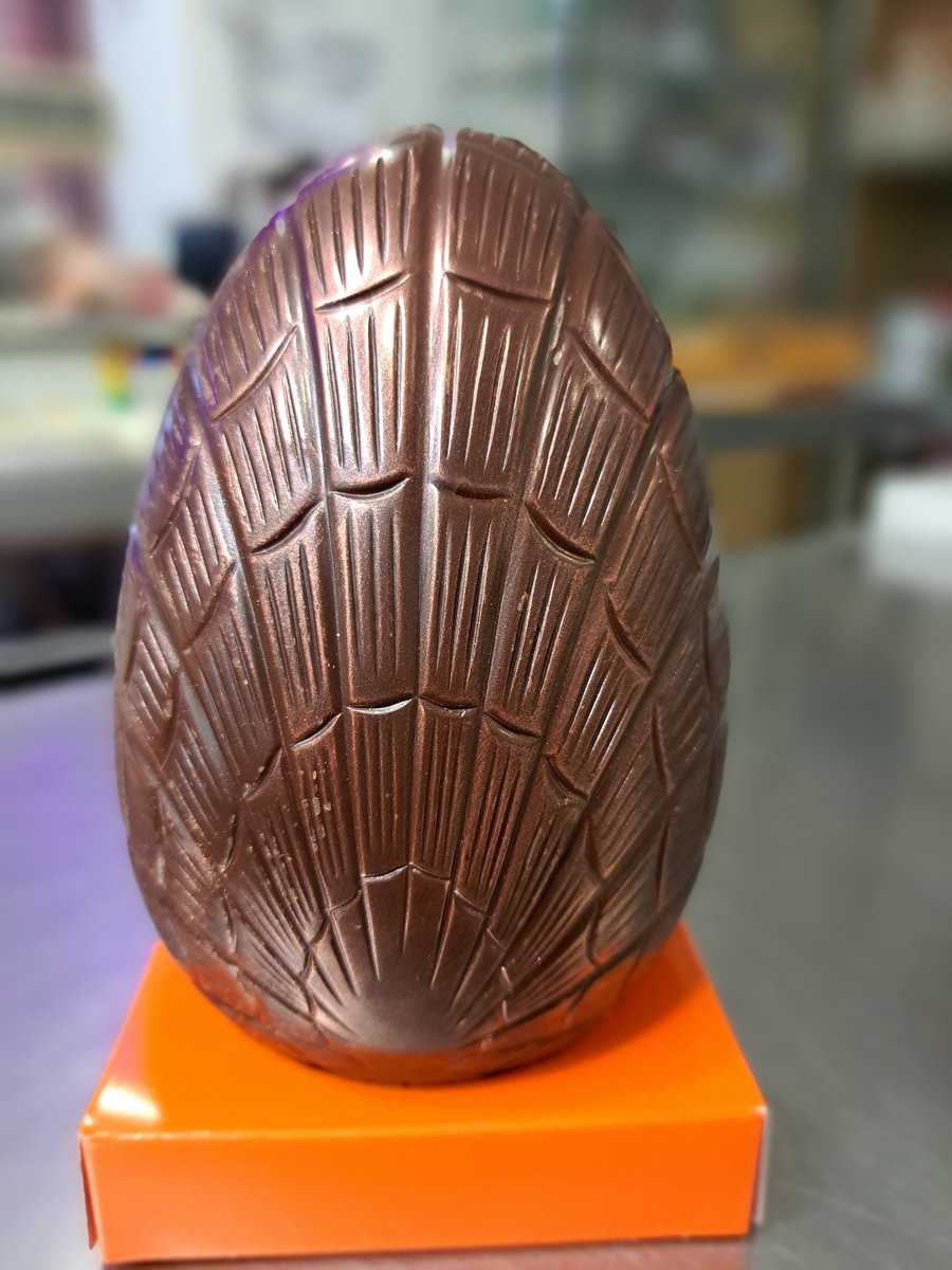 Our 300g dark chocolate eggs are moulded in-store with the finest quality 60% cocoa chocolate and contain 6 of our delicious dark truffles. Perfect for lovers of dark chocolate.