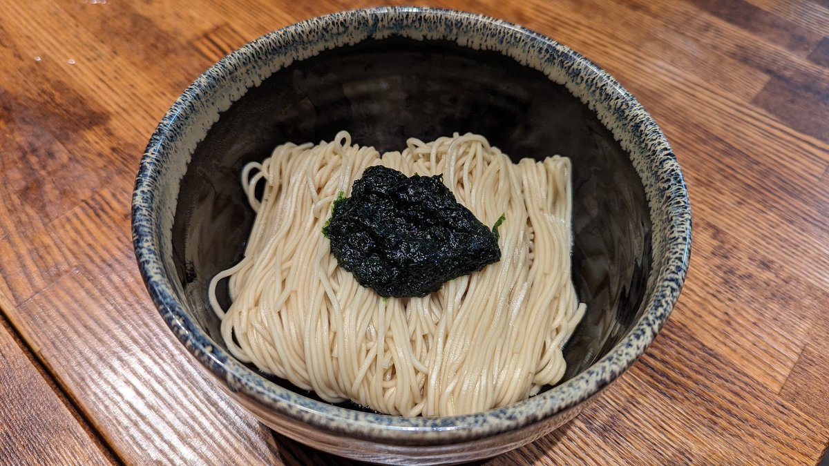 さいたま市見沼区 セキレイ〜NIBOSHI no D5〜
カキ味噌 生海苔の和え玉

牡蠣の旨味が凝縮されたスープが抜群に美味い。和え玉も相性良し。3/3までらしいのでまた行きたい。