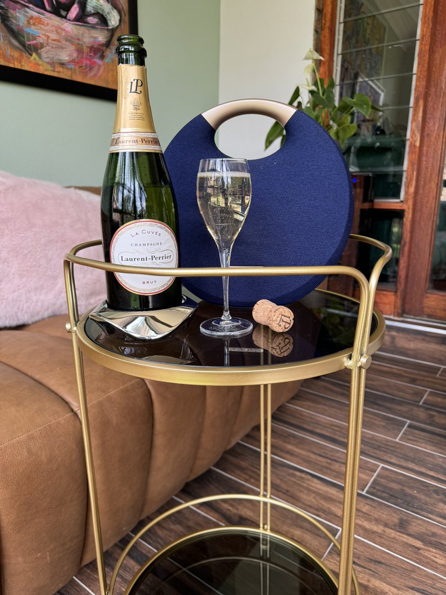 nonimots's tweet image. Happy Saturday bo loves, I’m having a quiet one with #laurentperrier 
What’s on your playlists for this hot Saturday