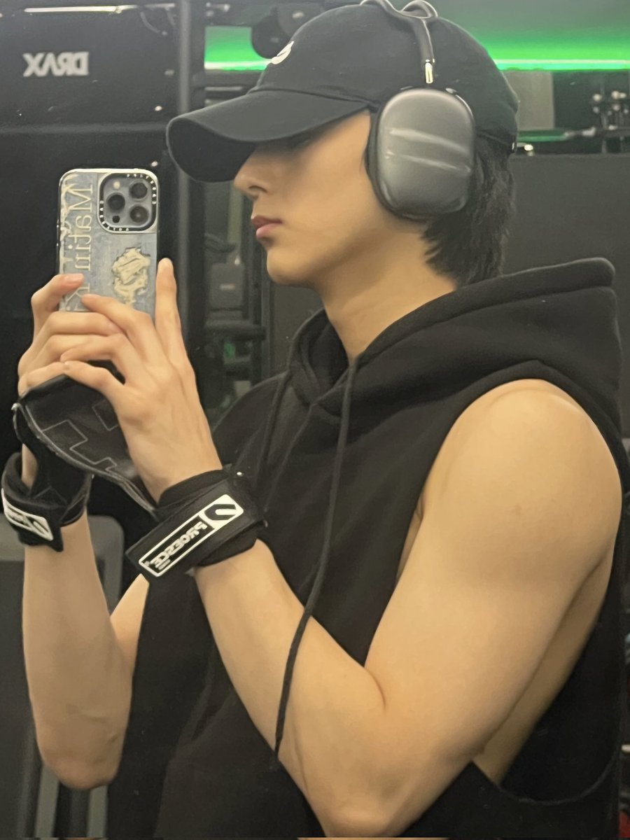 💌 [240224] 11:24 PM

📸
🦊 But also, i'm in the mid of working out
