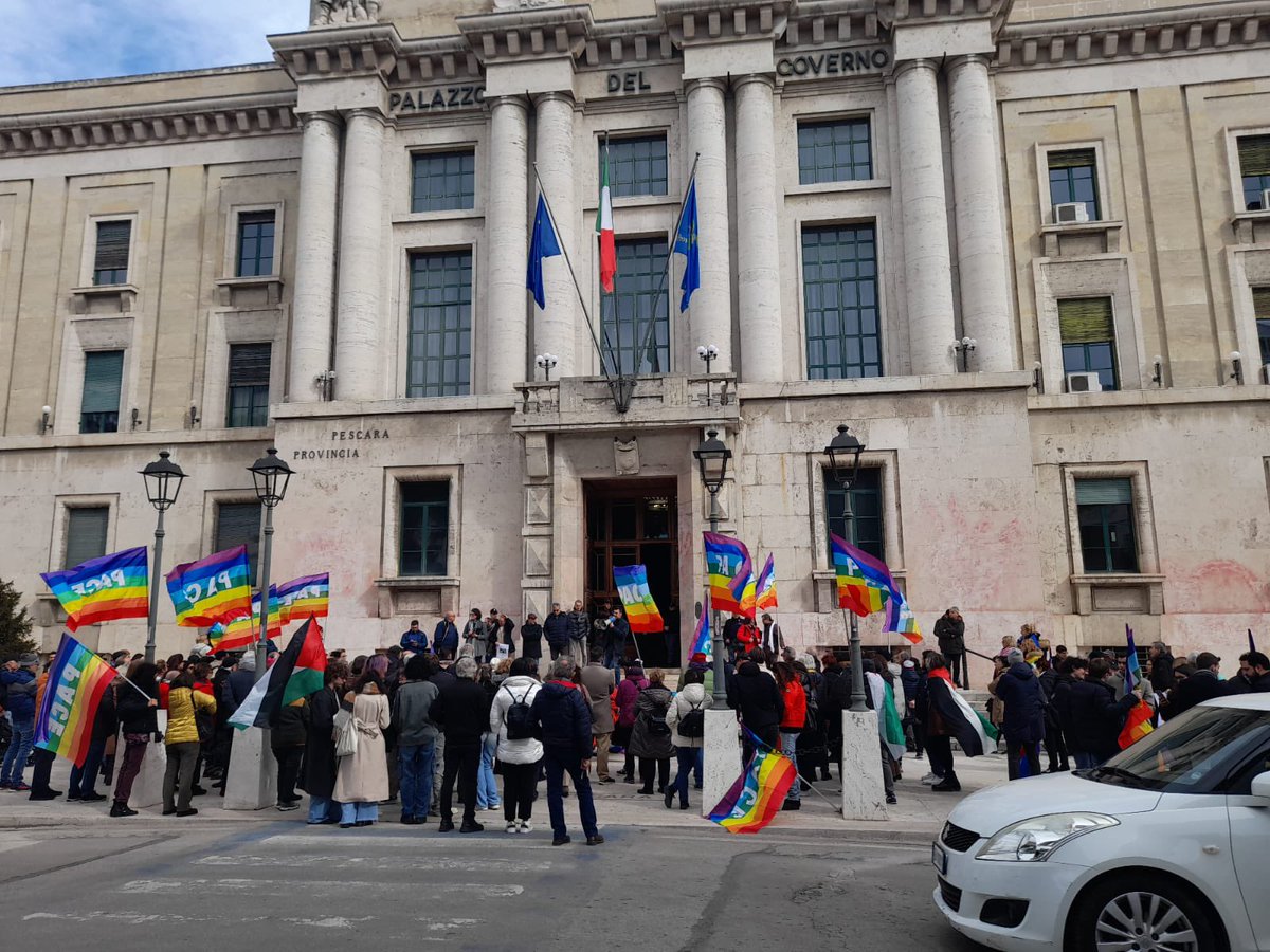 AngeloRadica's tweet photo. #pace #manifestazione #EuropeforPeace #Ali
#partecipiamo
Bellissima mattinata stamattina a Pescara con molti cittadini partecipanti conclusasi con la consegna del documento al Prefetto.
ALI Abruzzo presente allaManifestazione per la Pace Pescara - Europe For Peace https://t.co/kEPP3z4iCI
