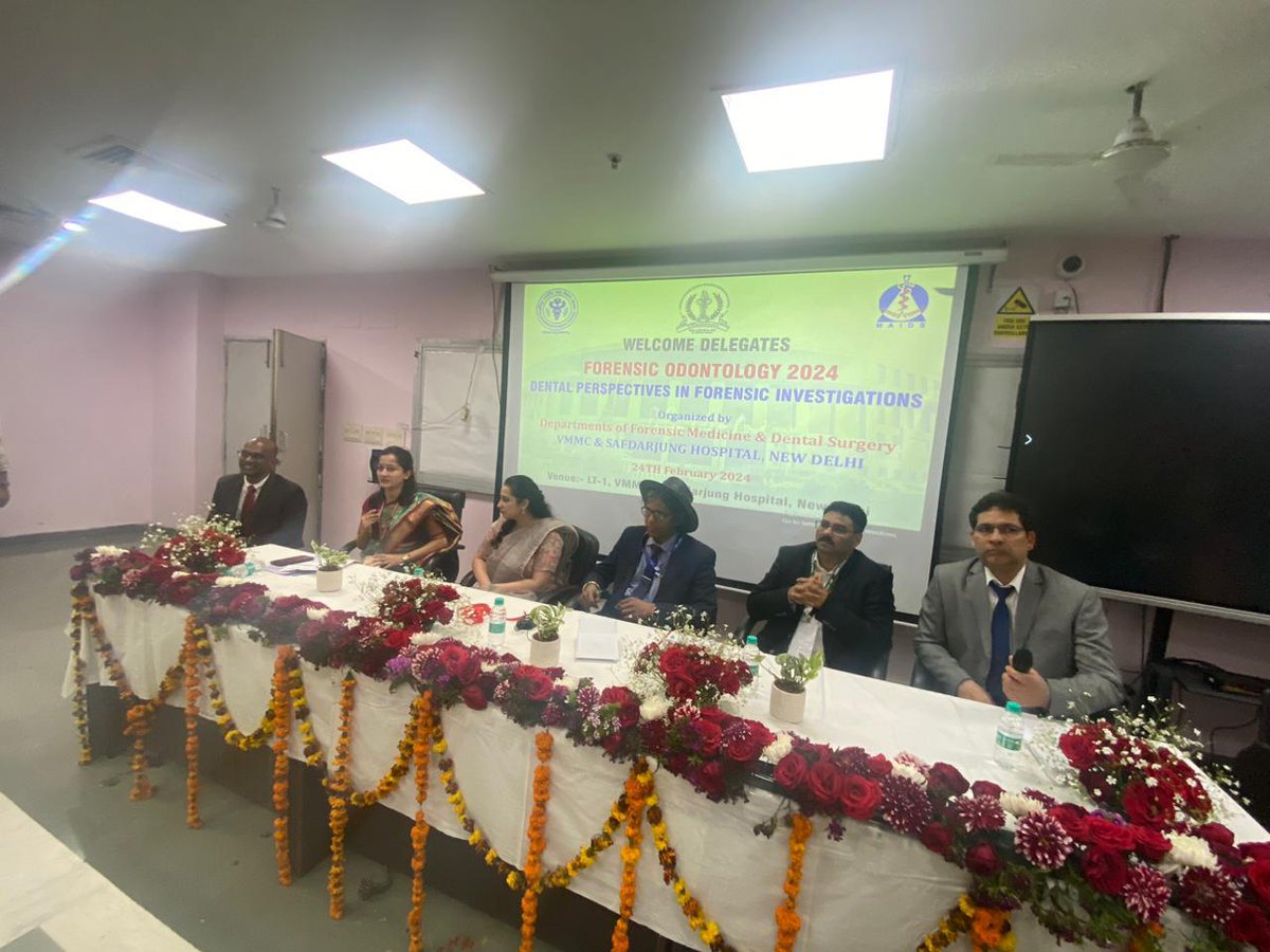 Department of FMT @SJHDELHI hosted a CME focused on the collaboration between forensic medicine and forensic odontology. It was inaugurated by Dr Atul Goel @DghsIndia, in presence of Off. MS, Principal, HOD FMT & 200 delegates from 35 medical & dental colleges across India.