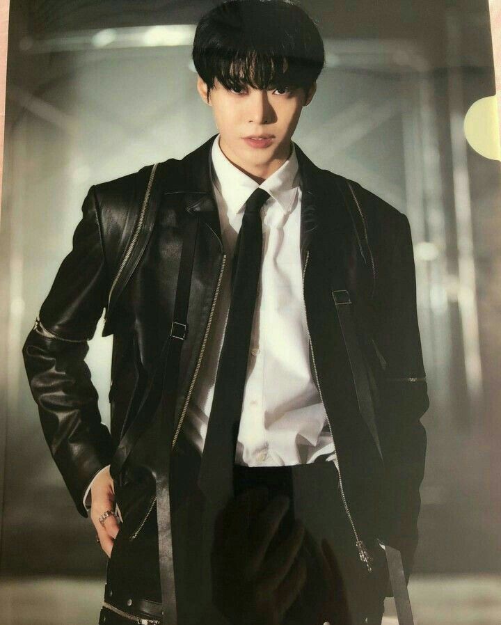 <a href="/gisellaei/">utcha, dxn.</a> <a href="/sarawrat/">𝑷𝒆𝒓𝒚𝒐𝒍 𝒅𝒙𝒏</a> <a href="/niungyi/">ؘ</a> <a href="/dailydixon/">𝐷𝐼𝑋𝑂𝑁</a> Baik, Sambutan saya hanya sedikit kok, Tidak banyak. Untuk  selanjutnya, Silahkan kepada Mas Bian @zsehun ya untuk memulai sambutannya.

/Memberikan Mikrofon kepada Mas Bian ; Turun dari panggung/

#7UCKYDXN