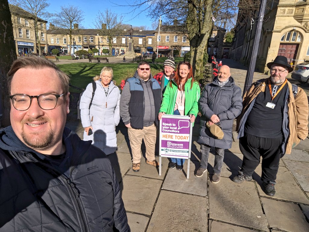 🌹 𝗙𝗲𝗯𝗿𝘂𝗮𝗿𝘆 𝗦𝗵𝗼𝗽𝗽𝗲𝗿𝘀 𝗦𝘂𝗿𝗴𝗲𝗿𝘆 🌹

Chilly but bathed in sunlight for this 
month's <a href="/hplabourgroup/">High Peak Labour Group</a> councillors' shoppers surgery today in #Glossop. 

Blocked drains, planning issues and potholes/pavements were stars of the show. 

Here for you all year round.