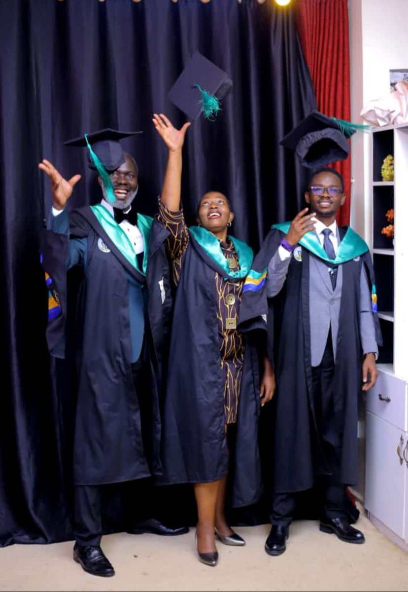 MUST_EM's tweet photo. Picture of the day, MUST EM Cohort 4!
Congratulations Emergency Physicians!!
#30thMUSTGrad
#EMERGENCYMEDICINE https://t.co/asYbMFuV9t