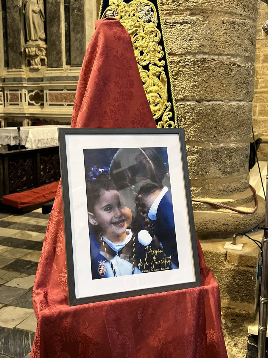 🟣Día de Vía-Crucis de la Juventud en Cádiz, además de la Presentación del Cartel de la Juventud y la entrega de las pastas del pregón a la pregonera, María del Valle <a href="/juventud_hhycc/">Juventud HHyCC Cádiz</a>