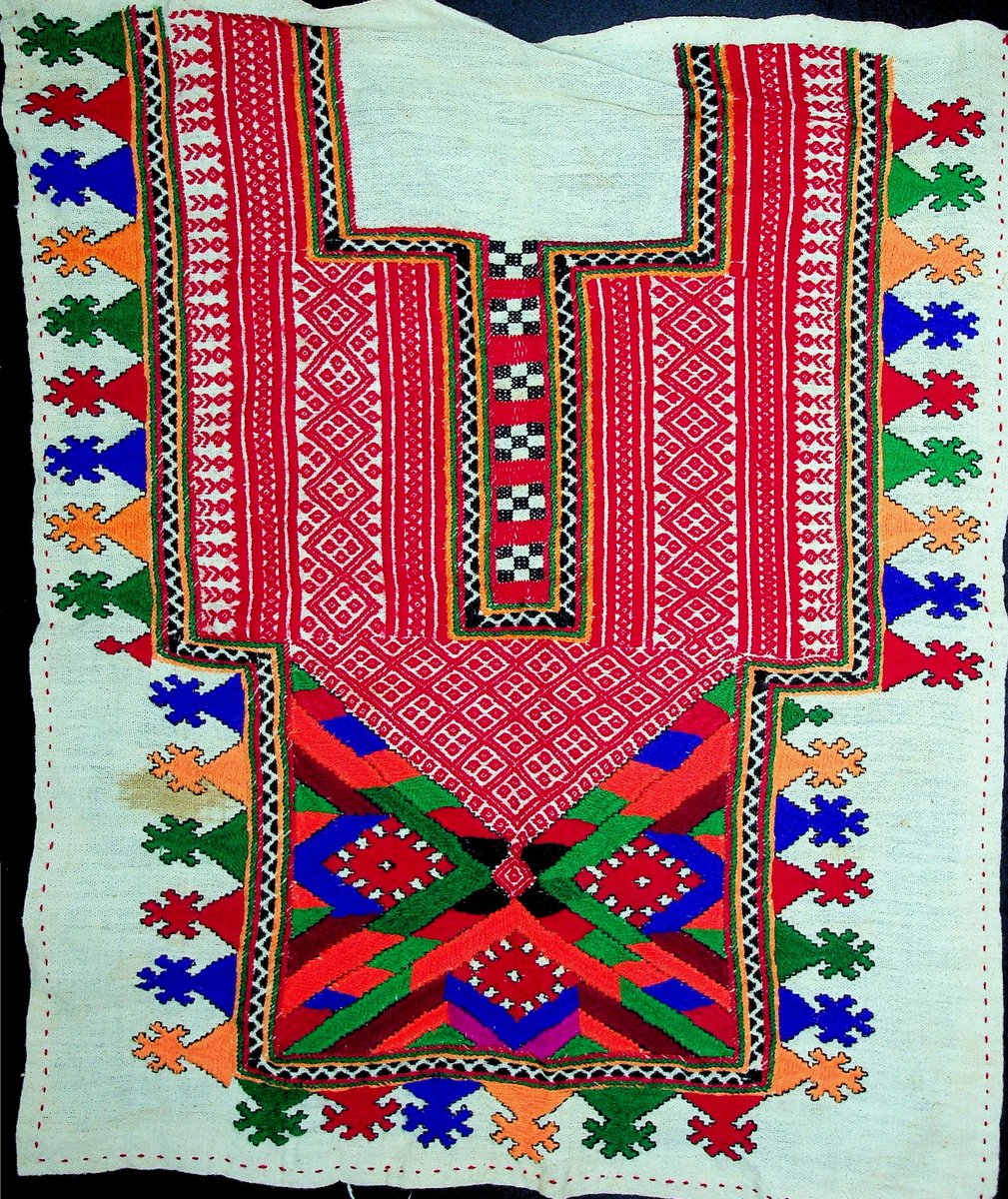 #MarriEmbroidery Needlework of Marri women is absolutely amazing. The needle passes through the #Weft and #Warp to create these amazing motifs with exceptional combination of colours with impeccable symmetry. Designs are passed from generation to generation and are the mind.