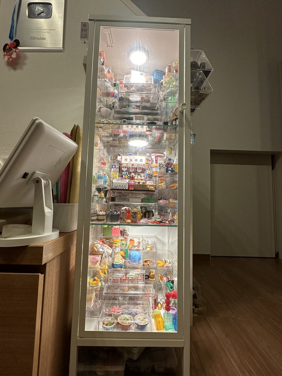IKEAのガラスケースBAGGEBOにMITTLEDを3連付けて改造！ やっぱ全然違う