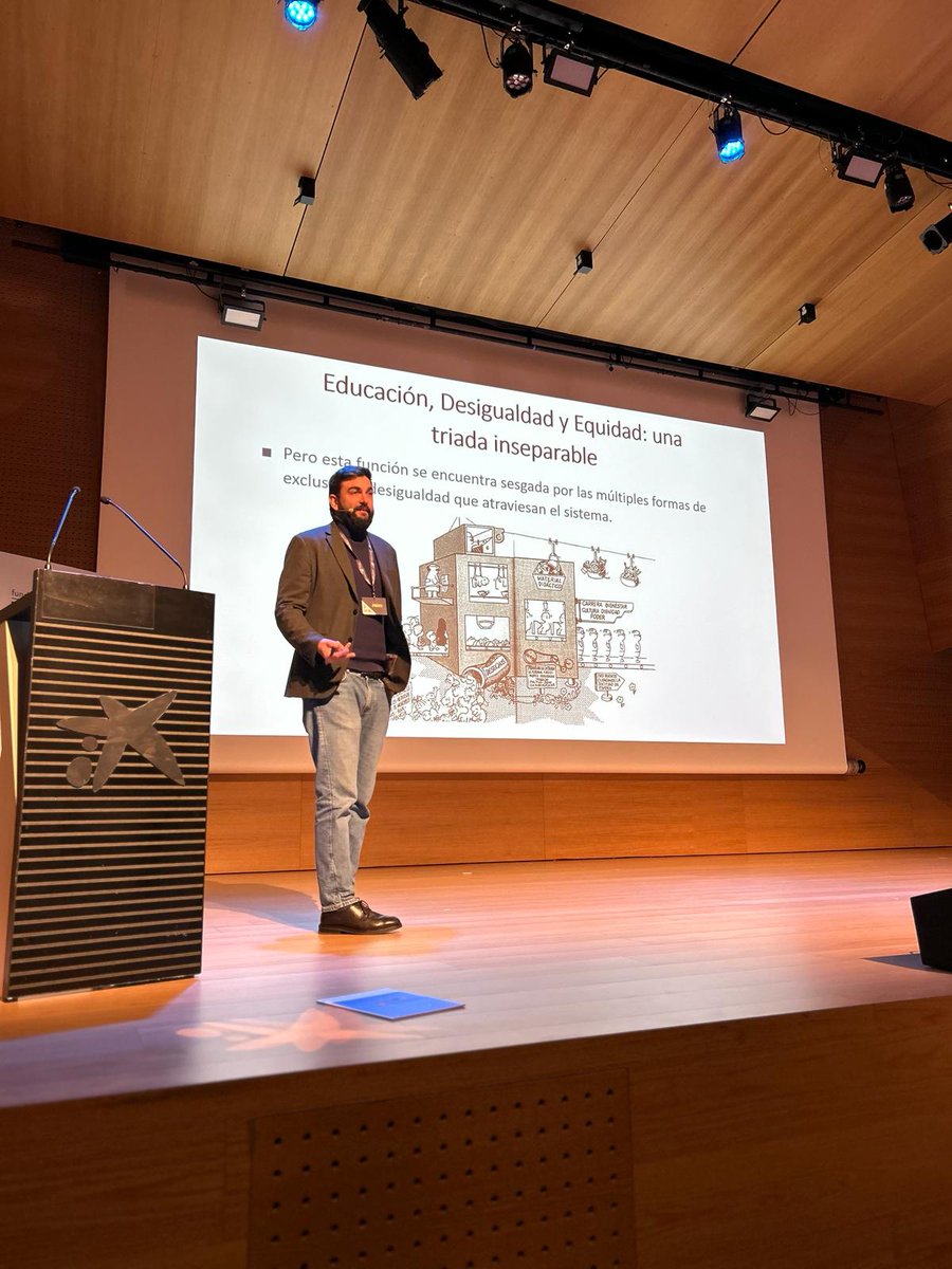 La escuela es la única institución que, por su naturaleza, tiene el potencial transformador necesario para conseguir la mejora de la equidad. @montes_alej cierra esta jornada de las #PruebasEdu con una interesante ponencia.
#inclusión #equidad #desigualdad