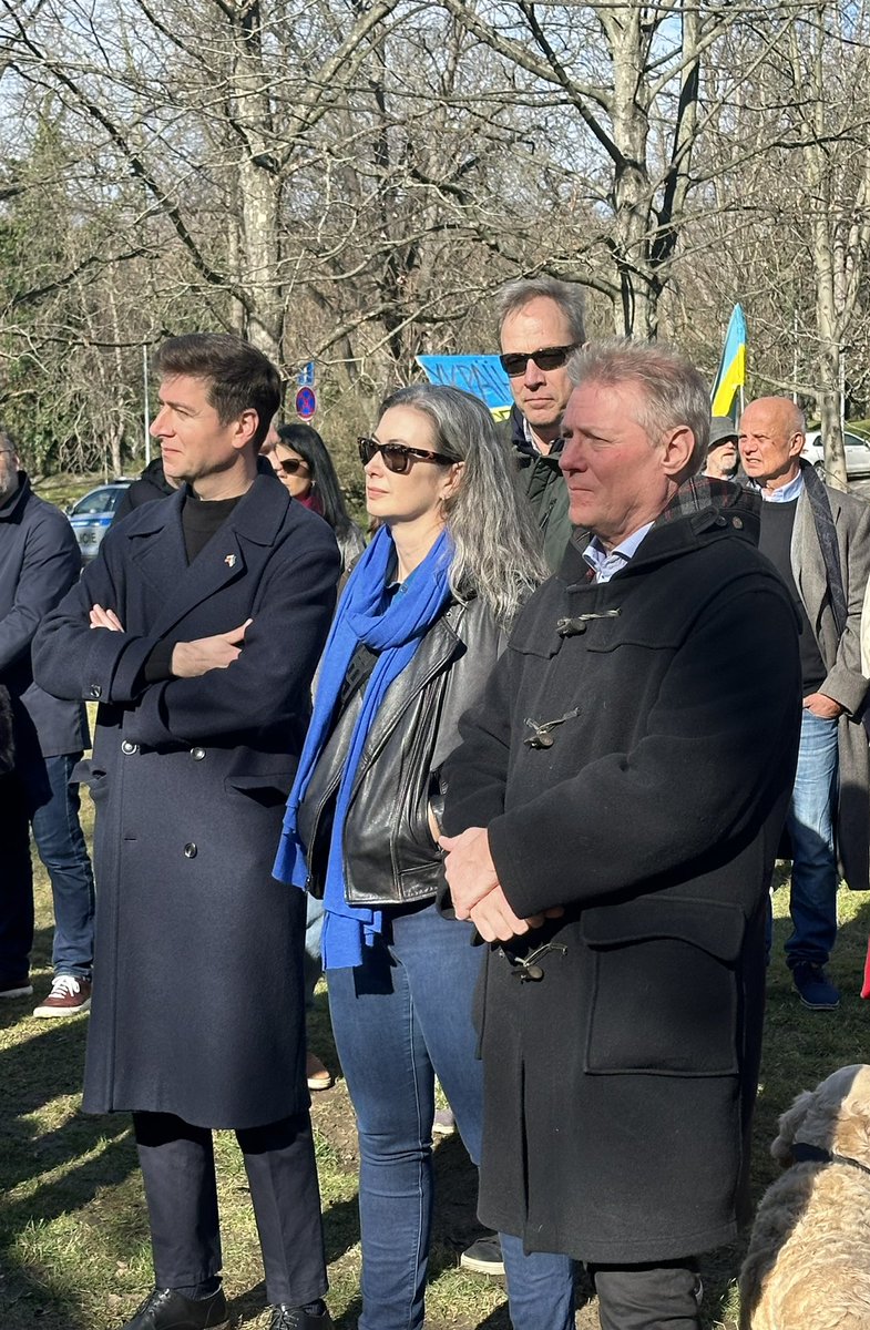 CanEmbCZ's tweet photo. .@EmilyMcLaw joined Ambassadors from 🇧🇪🇩🇰 🇫🇮 🇮🇪🇱🇹 🇳🇱 🇳🇴 🇪🇸 🇸🇪 to #StandWithUkraine at the @unitedislands Noise for Ukraine concert. Despite the grim reality, there is optimism. The brave &amp; resilient Ukrainian people continue to fight with extraordinary courage &amp; inspire the world https://t.co/IdaGw6WzPS