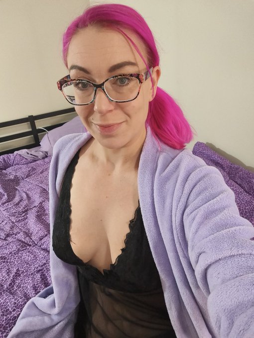 Up and at 'em early this morning...   Available for Skype sessions ⚠️😈 https://t.co/iAdXnJD21U