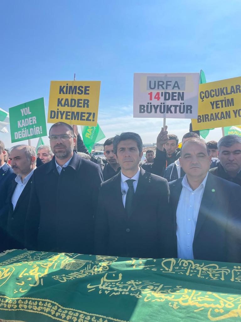 EminOzaslan's tweet photo. Artık Yeter..!

Tabutlu Farkındalık Çalışması... 

#SuruçÖlümYolu https://t.co/wEiJY1SZwN