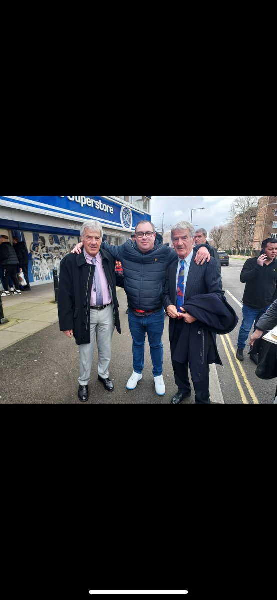 GAZZAQPR's tweet photo. Pleasure to have had a photo with the Morgan Twins, QPR Legends #QPR https://t.co/xiLhtNfAOn