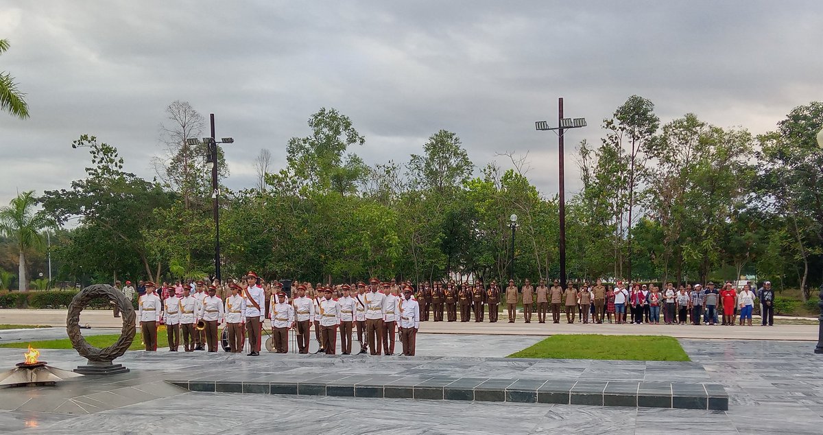 Desde el Cementerio Patrimonial Santa Ifigenia rendimos  tributo a #JoséMartí   por el 129 
aniversario del reinicio de las luchas por la independencia.
#Cuba #SantiagoDeCuba
#CubaViveEnSuHistoria