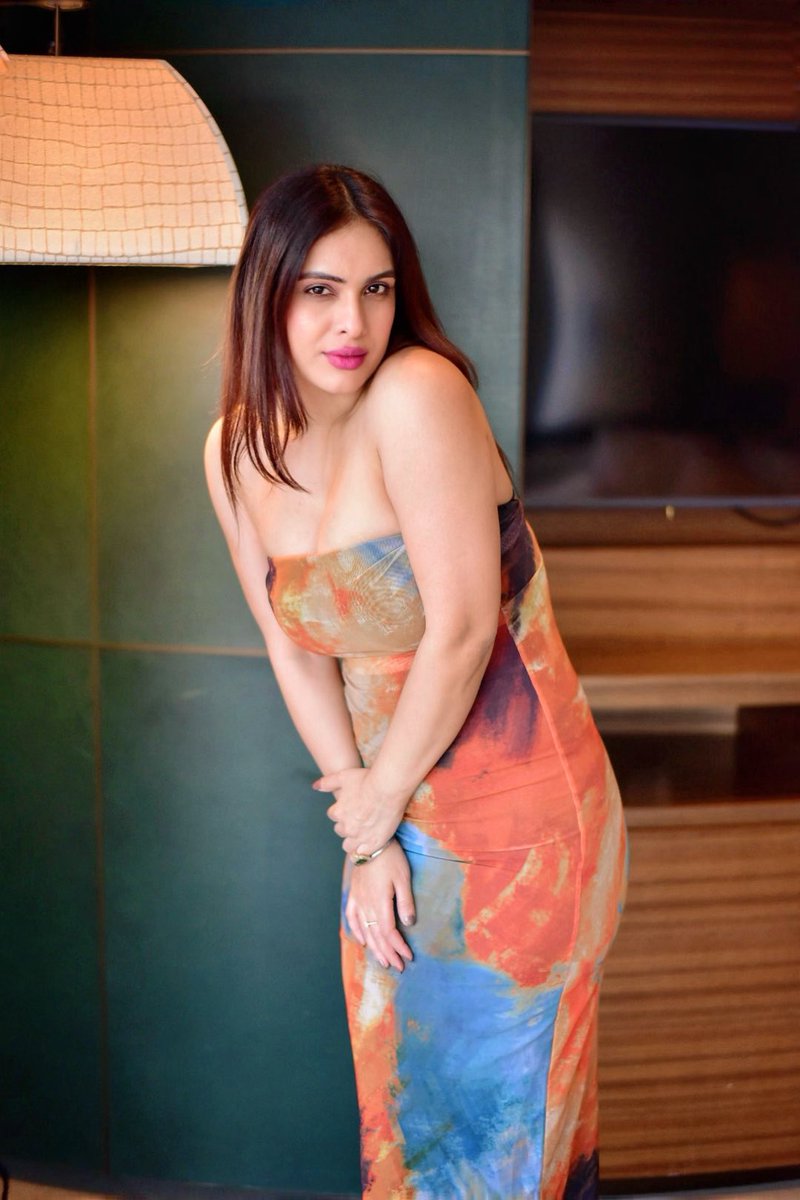 Nehhaamalik's tweet image. A lot of things are ending and a lot of things are beginning.. im Welcoming it all ..!!✌️❤️
:
Photography @ummadsphotography 
:
#nehamalik #dubai #dubaishoot #dubaidiaries #dxb #uae #dubaidowntown #portraitphotography #naturallook #rawphotography #armanihoteldubai