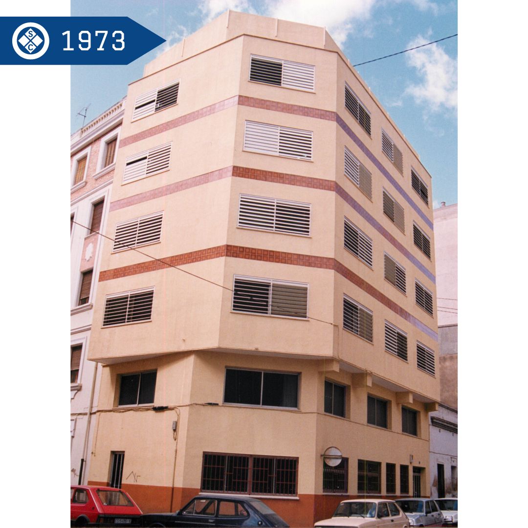 🎓🏫 Desde 1970, el Colegio San Cristóbal ha sido un pilar en la educación. Inició como academia de repaso en Castellón y evolucionó a un centro de 6 plantas en 1973, ofreciendo Formación Profesional de Administrativo. #EvoluciónEducativa #TradiciónYFuturo 📚💡