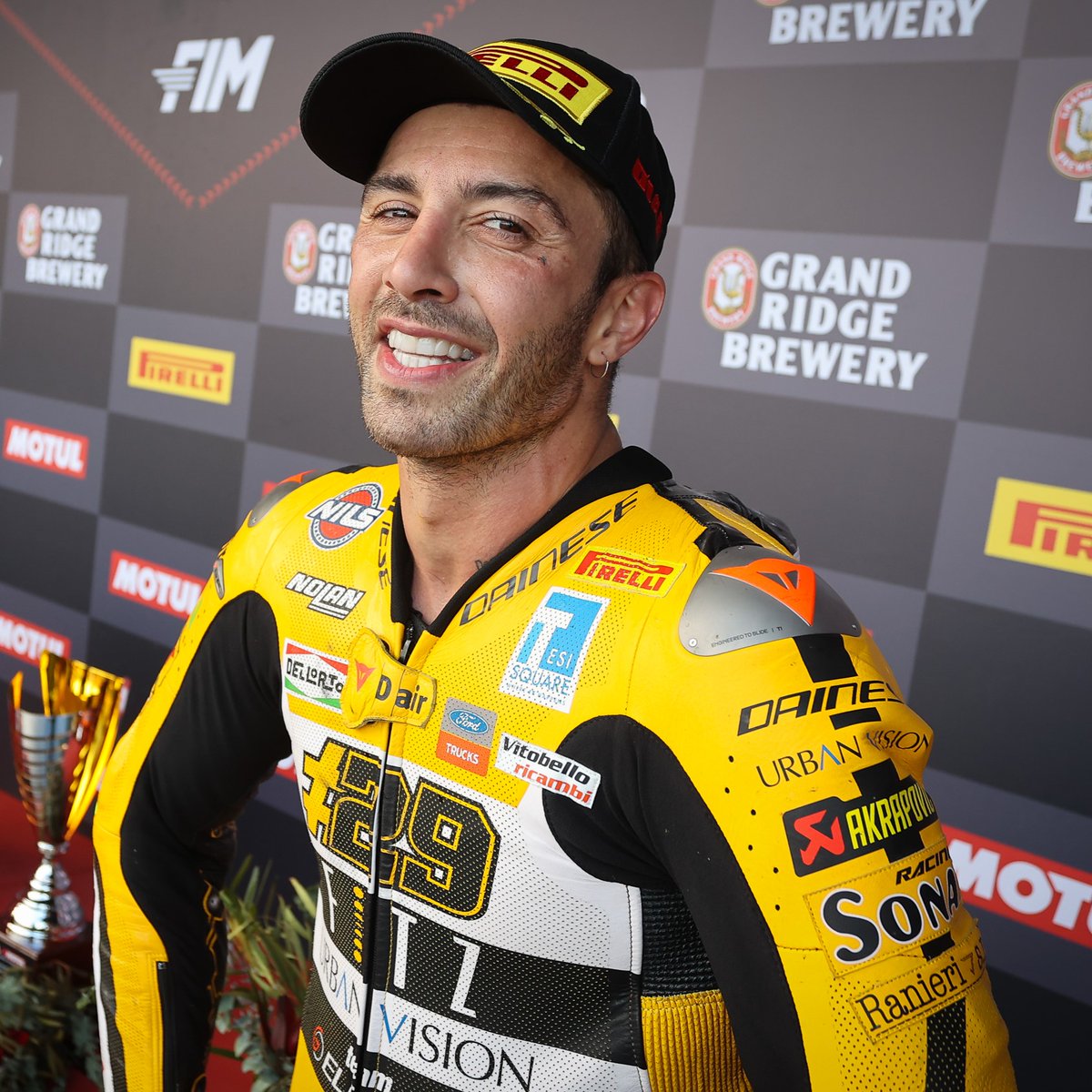 P3 on his WorldSBK debut, 5 years since his last race

Andrea Iannone everyone 👏👏👏

📸 #WorldSBK