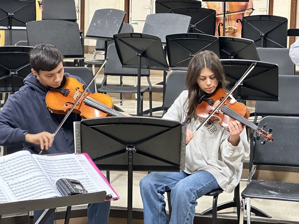 BaySchoolsOH's tweet photo. The BHS Orchestras Sounds of America Concert is this Mon., Feb. 26, 7 p.m. at BHS Auditorium. Students will perform works by American composers Mark Williams, Brian Balmages, Leonard Bernstein &amp; Jerod Impichcha̱achaaha' Tate, accompanied by projected American art. https://t.co/8yYn9gILVd