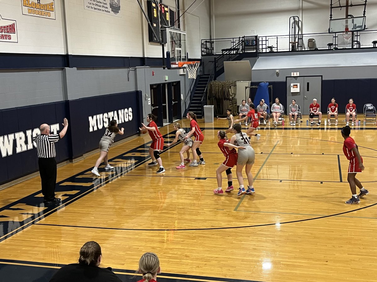 WeaRidge_AP's tweet photo. 8th Grade Huskies open the TSC Tourney this morning vs. East Tipp. Thank you to ⁦@WMS_Mustangs⁩ for hosting! https://t.co/wLhnrxxtF6