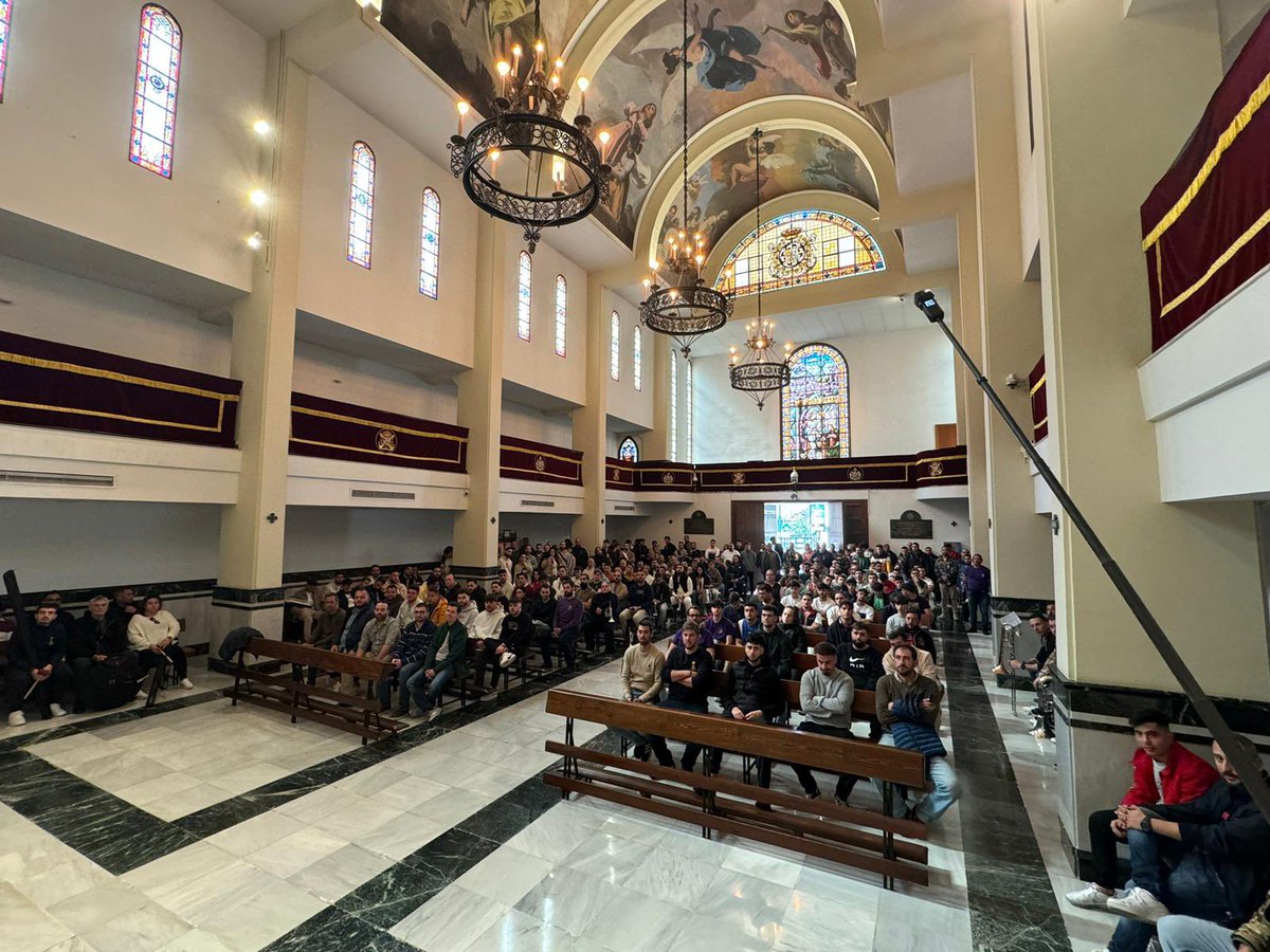 Al finalizar el ensayo, los hombres de trono del Nazareno del Paso y nuestra querida <a href="/bctpasoespe/">La Esperanza</a> han tenido un momento de oración unidos por el amor a nuestros Sagrados Titulares.

En 33 días, el Dulce Nazareno recorrerá las calles para bendecir al pueblo de #Málaga.