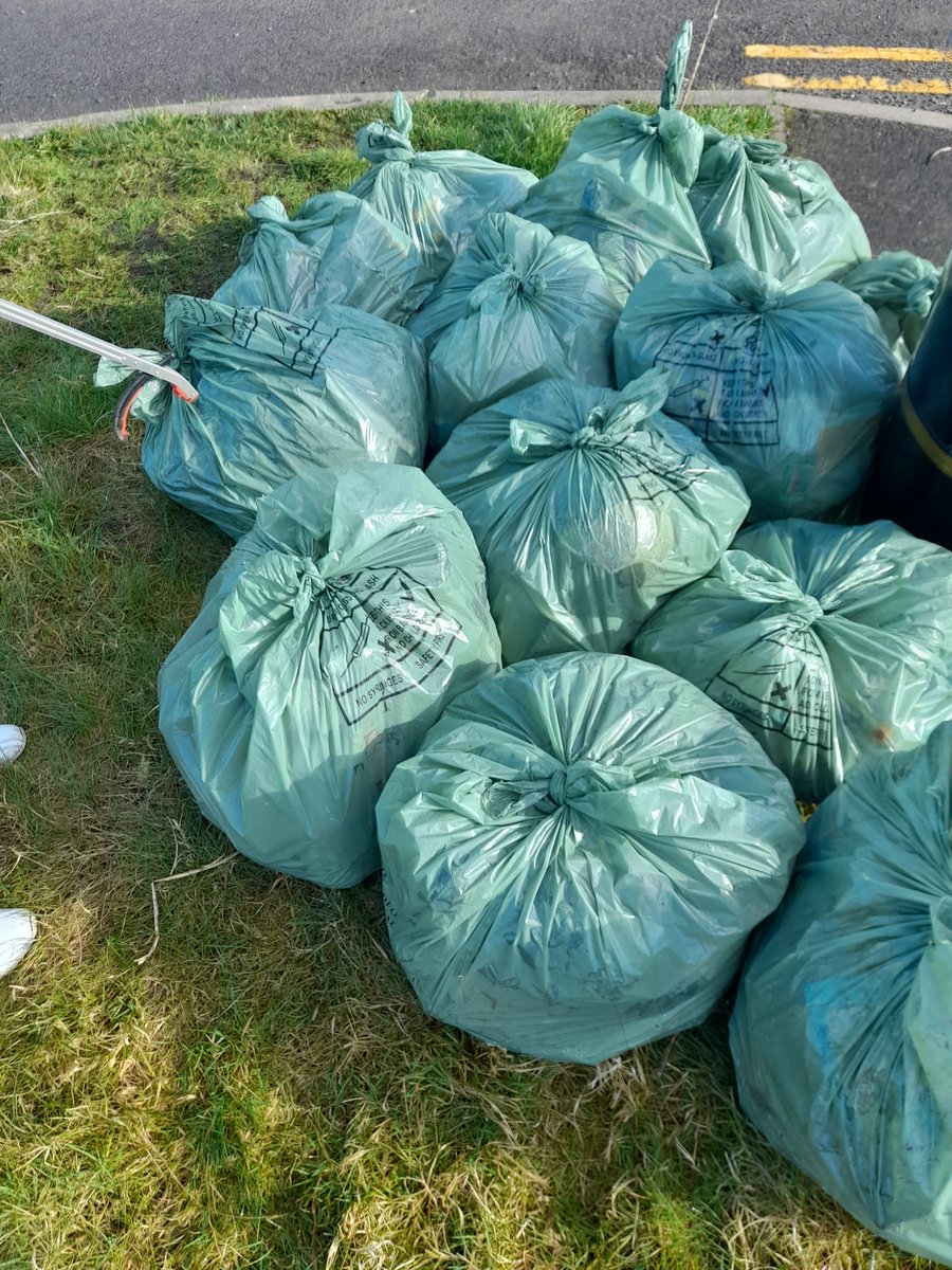 Fantastic morning at @bingleycouncil litter pick around Beckfoot School. Good to be joined by my friends Cllr @FakakNazAhmed and Paul Golding.