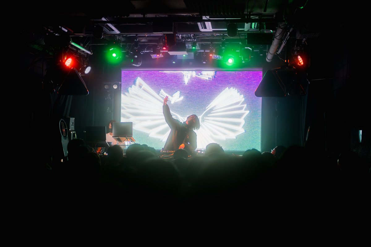 OX_xoxoxoxo's tweet image. draw(tokyo);
@yomomomo_vrc × @Renard_VRC
イカしたVJパフォーマンスを見てきました。

#function_draw