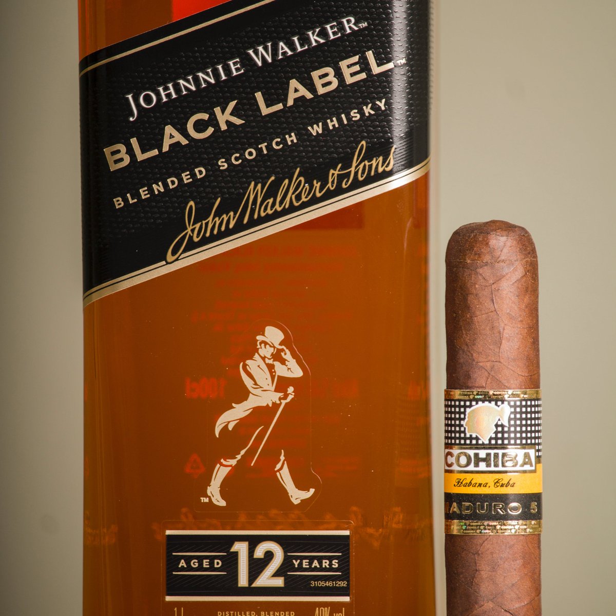 🥃✨ What will be your pairing this weekend? Drop it below!
Whether it's the smooth elegance of Johnnie Walker Black Label or the rich flavors of a Cohiba cigar, let us know how you'll be indulging. #WeekendPairings #TheDarlingHouse #Indulge #Whisky #Cohiba