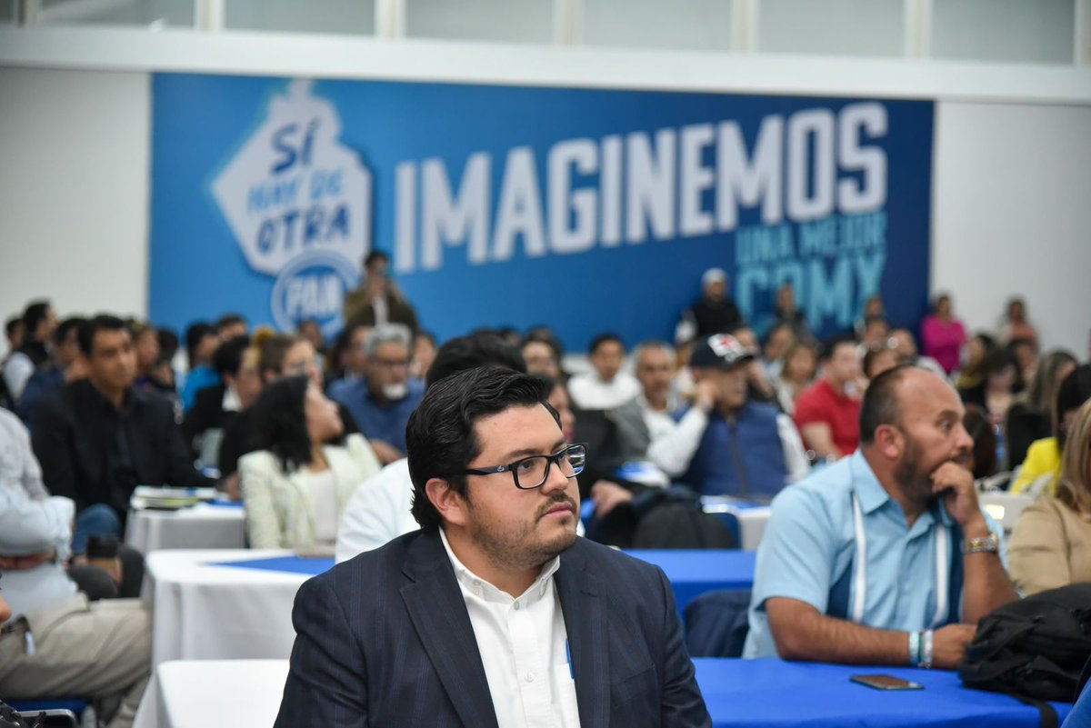 BelmontAdrian's tweet photo. En el @PAN_CDMX estamos listos para ganar la Presidencia de la República y la Ciudad de México. 🔵🔴🟡  ¡Vamos con todo! 💪🏻
#FuerzaYCorazón https://t.co/S1vCurHwDS