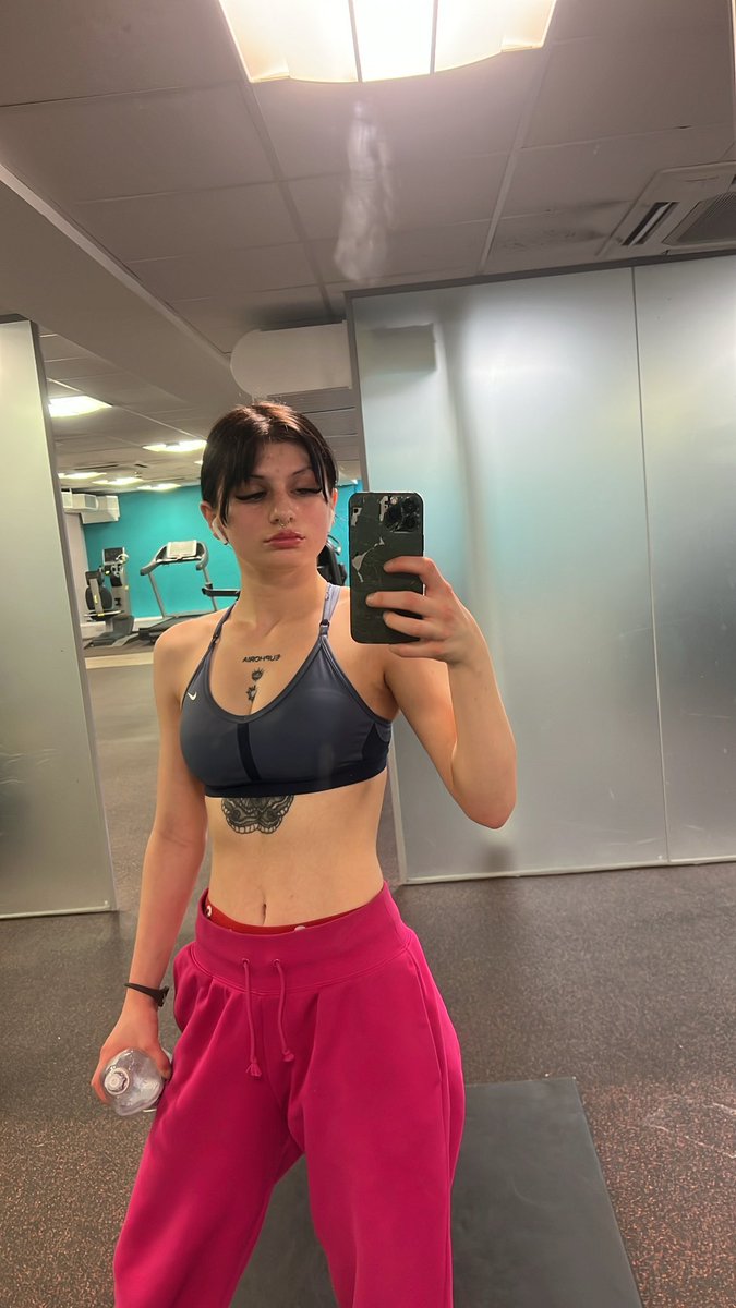 tillrose_'s tweet photo. who’s helping me with my squats?😜

let’s chat on my free OF 🤍

https://t.co/eBFBoNofYh

#naughtywalespro #Abskapromos #promohub_uk #spicycontent #teen https://t.co/Q36nPAbtH7