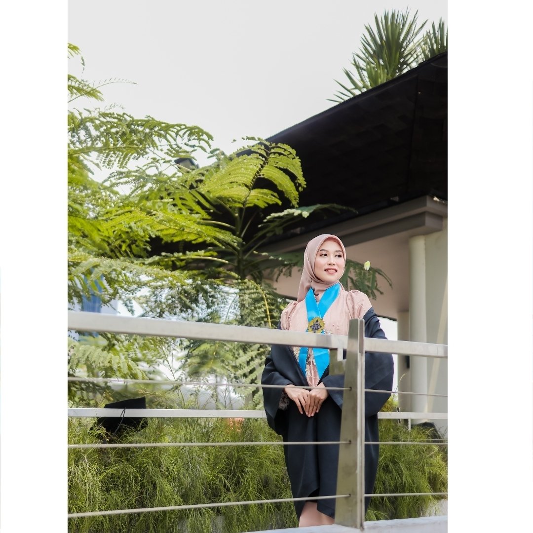 Happy graduation day🎓✨
-
-
-
graduation moment @nlilies407
-
-
-
#wisuda #fotowisuda #graduationphotoshoot #graduationphotographer #graduation #makeupwisuda #wisudaoutdoor #kebayawisuda #kebaya #inspirasikebayawisuda #unpam #photography #photosession