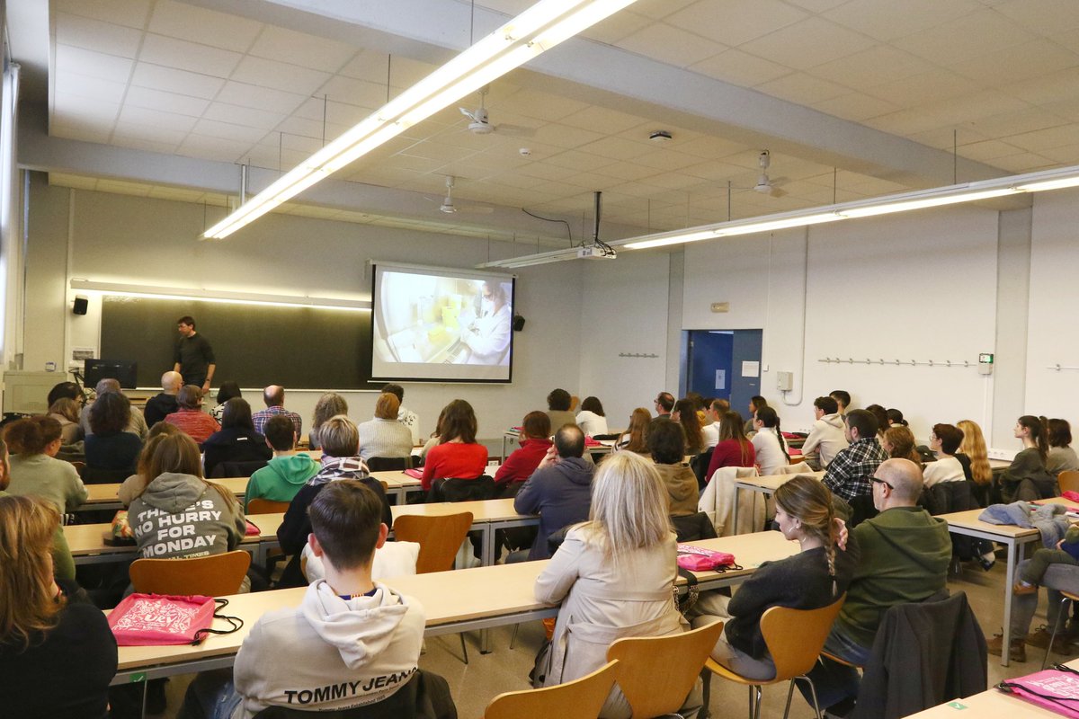 universitatURV's tweet photo. 🤩Futurs estudiants de la #URV i famílies que ens heu visitat avui, gràcies! Us hem obert les portes per donar-vos a conèixer tota la nostra oferta formativa i l'experiència d'estudiar a la nostra universitat.
🤗Esperem que hagi estat una jornada profitosa i que ens puguem retrobar ben aviat!