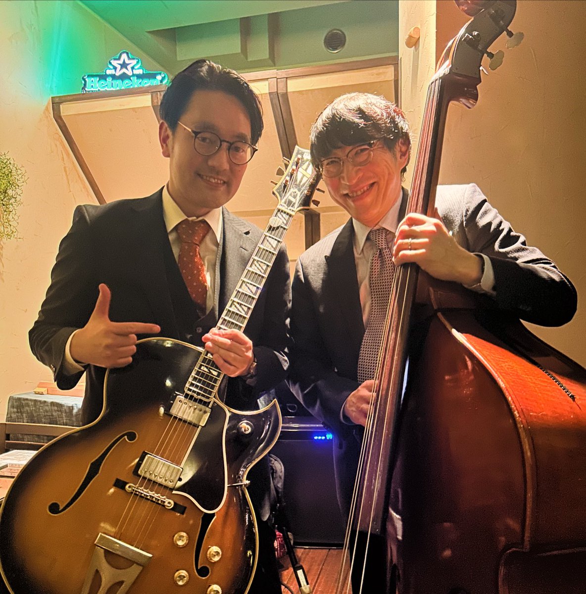 junsatsuma's tweet image. ☆茅ヶ崎ROOMNUMBAR3にて名手 #中村健吾 さんとDuo大盛況のうちに終了♪2セットとも満席と言うありがたい状況🙏ご来場の皆様に熱心に耳を傾けていただきました👂健吾さんとの初のデュオ、とても嬉しく楽しい時間が流れていきました♪ご来場くださった皆様どうもありがとうございました🙏