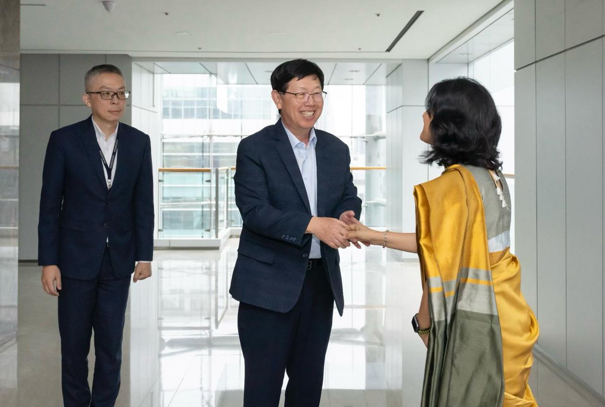 It was wonderful to engage with Mr. Young Liu, CEO and Chairman of@HonHai_Foxconn, in #Taiwan to explore new prospects for growth and investment in #Karnataka. #InvestKarnataka #KarnatakaForIndia #GrowWithKarnataka #Foxconn