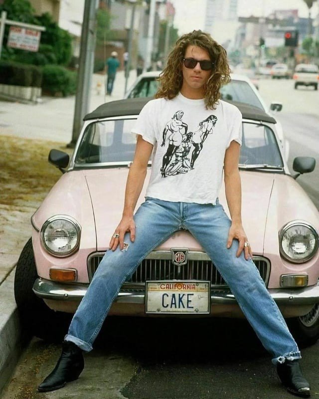 ThatEricAlper's tweet photo. Michael Hutchence of INXS. 1988 https://t.co/IsDIjUZ0s3