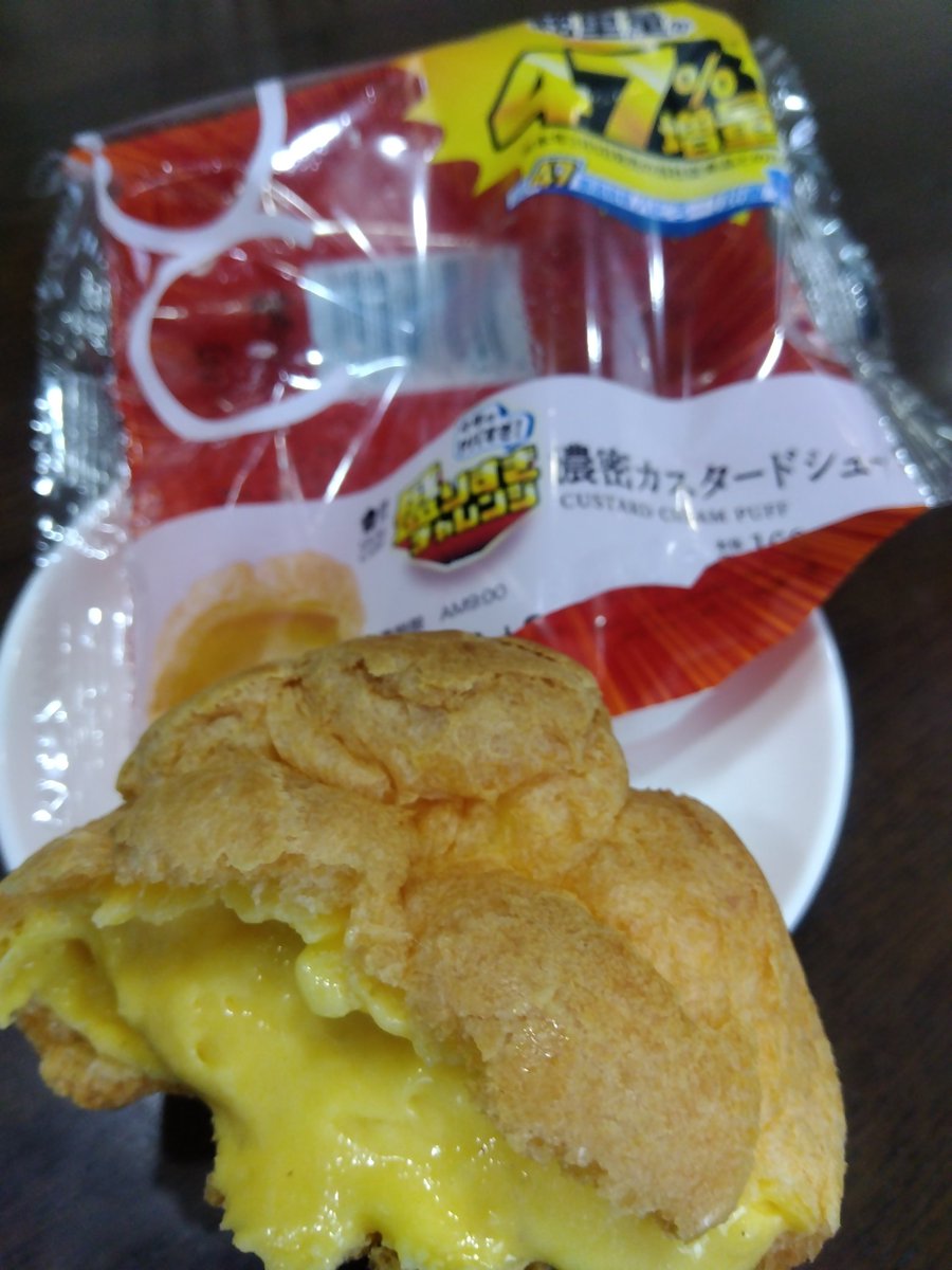 imokuriimo's tweet photo. ロールケーキもバスク風チーズケーキもシュークリームも食べた。ローソンの盛りすぎデザートを計画的制覇。バランスと食べやすさってすごく大事ですね、勉強になりました。
カロリー？大丈夫、なんてったって柔術練習しますから😏
#スターダスト柔術 #越谷レイクタウン #越谷
#柔術 #ローソン #47増量 https://t.co/1tKi9lUa61