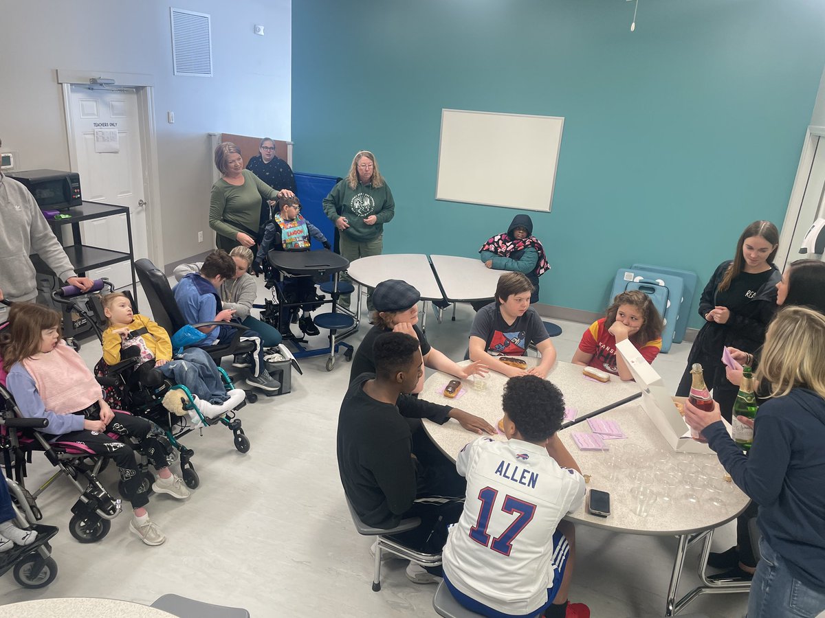 REACHCenterWSD's tweet photo. REACH had such an amazing time celebrating the approval of the new REACH building!#GreatDayToBeAGiraffe #WeAreWentzville #REACH https://t.co/ljStil2pQG