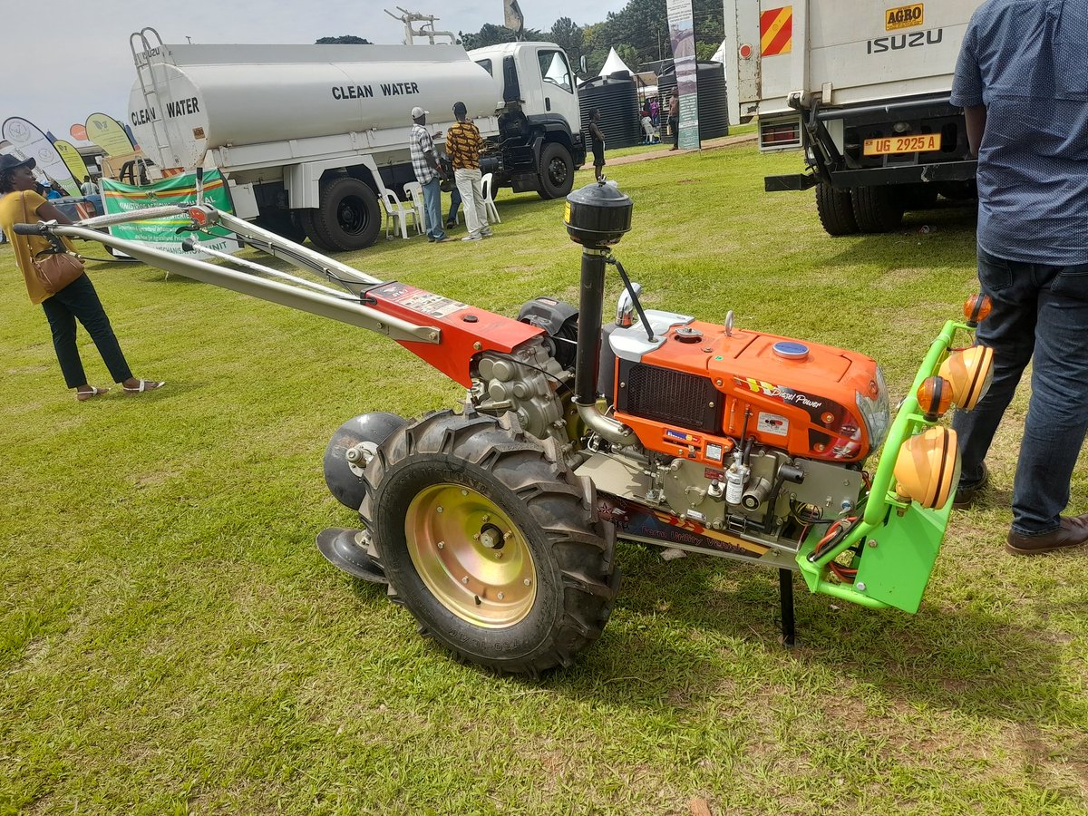 MAGEZIKIRIINJJU's tweet photo. Farm Utility Vehicle #FUV that can be fitted with a Rake, Mold Board Plough, Disc Plough, Trailer, Puddler &amp; Seed Dropper from Wash &amp; Wills Agro-Mechanization #HarvestMoneyExpo 2024 @newvisionwire https://t.co/kHHqZ5DWFf