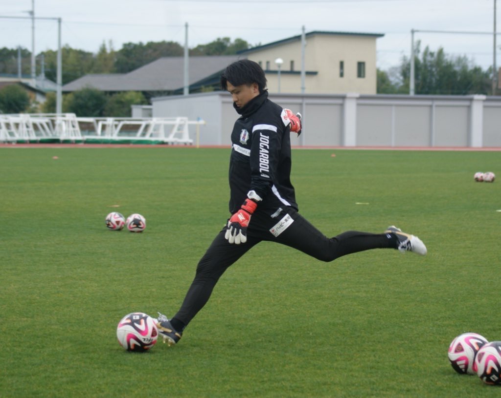 今シーズンより、
@J4KJapan 様からGKグローブをサポートして頂けることになりました。
グリップはもちろん、グローブ内にゲルストライプがありフィット感も抜群です。

 #愛媛FCレディース
 #just4keepers  #j4k