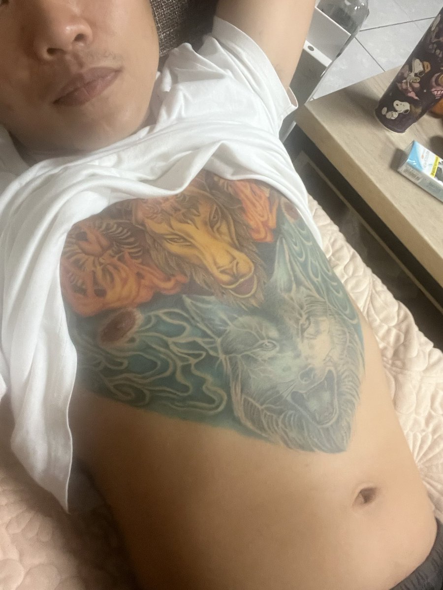 趁老婆睡覺偷拍一張
#刺青