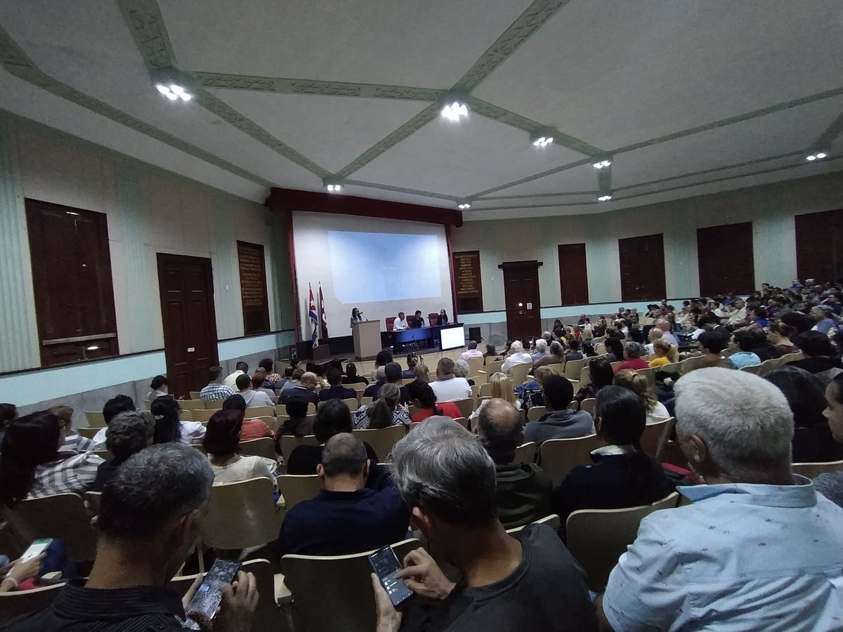 InSTEC_UH's tweet photo. ✍️🏻 Firma del Código de Ética por Cuadros de la Universidad de La Habana - UH.
📜 Realiza la Firma Símbolica, el cuadro más longevo de la universidad, el Dr. Juan Ayón, del InSTEC .
#InSTEC #OrgulloUH #CódigoDeÉtica
Abel Fundora Miriam Nicado https://t.co/THYIuCmrwT